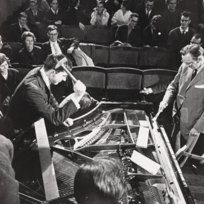60 años de la destrucción Fluxus de un piano